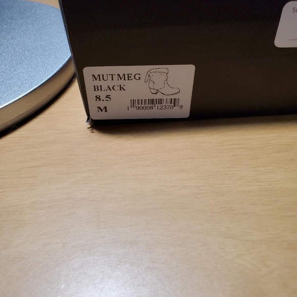 Winter Boots - Picture 2 of 3